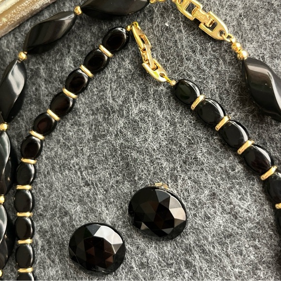 Napier Vintage Black & Gold Beaded Necklaces-18”, 25”- and Clip On Earrings - Picture 4 of 8